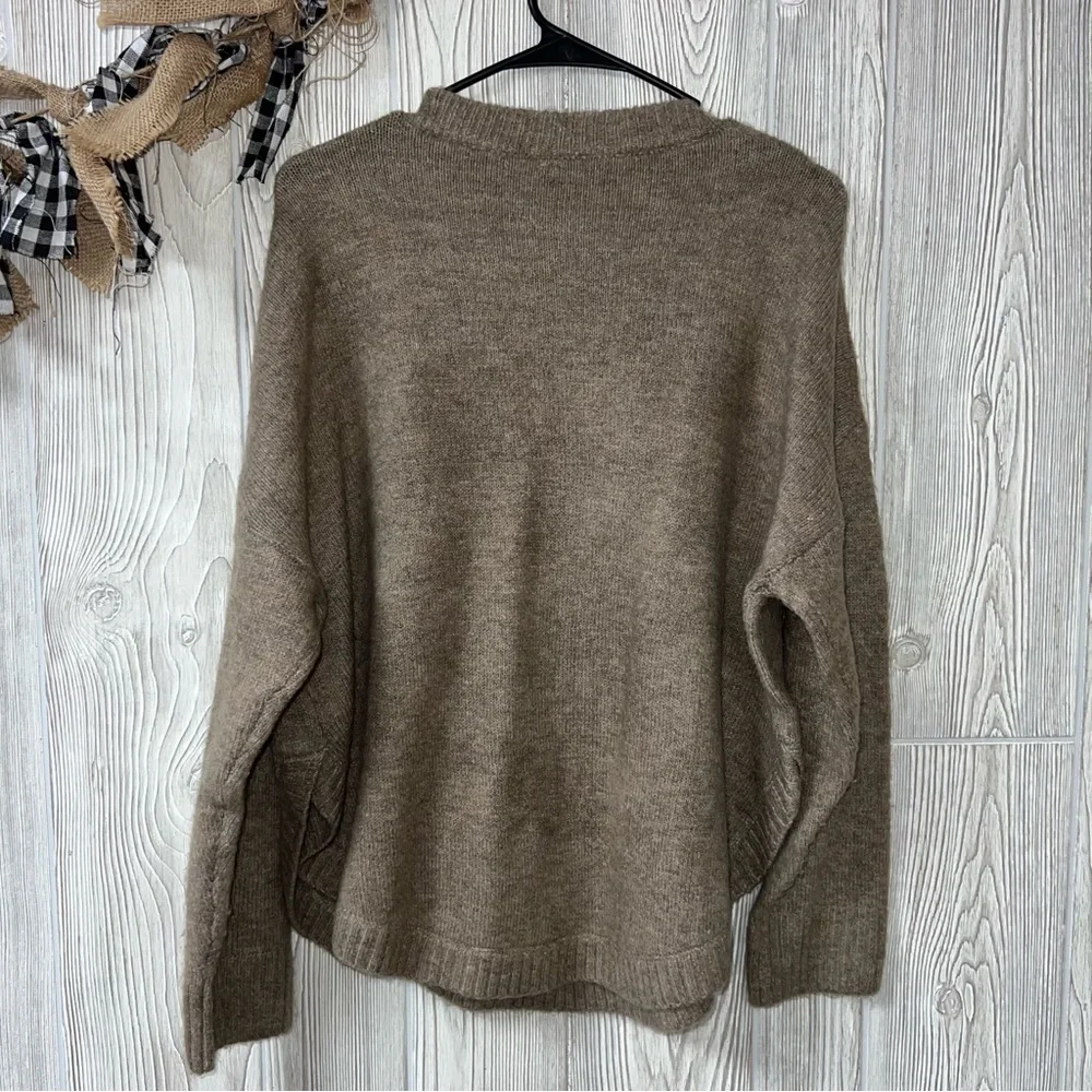 Dry goods wishlist trudy Pullover Shirttail Sweater taupe nwot size S/M